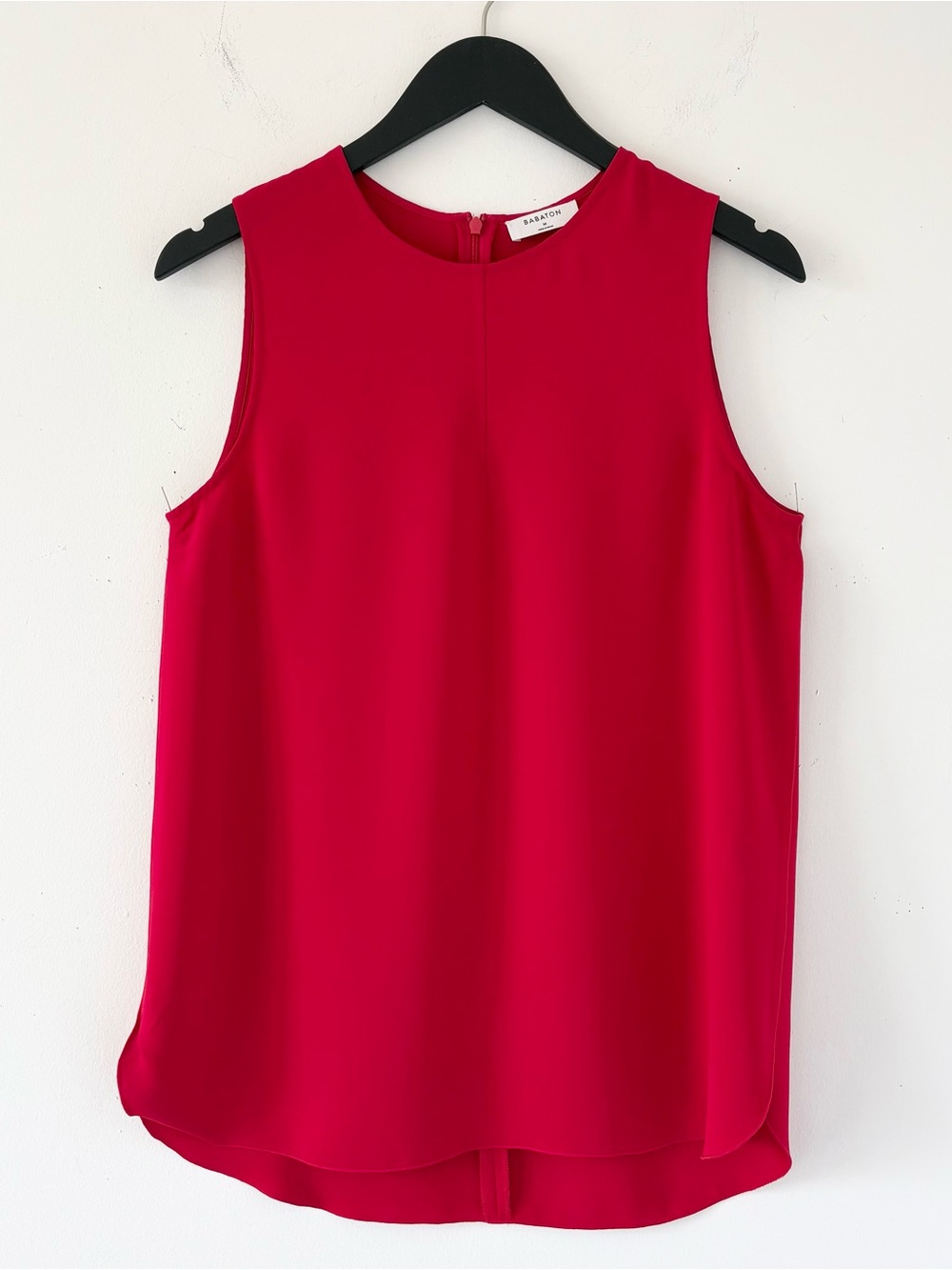 Aritzia Babaton Sleeveless Crew Neck Blouse